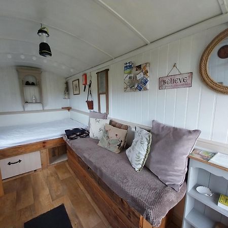 Meadowbeck - Shepherd Huts Fylingdales Экстерьер фото