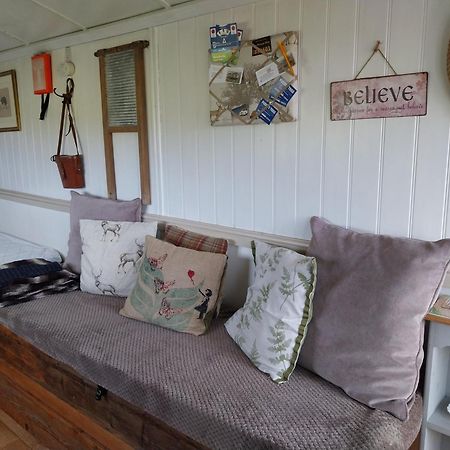 Meadowbeck - Shepherd Huts Fylingdales Экстерьер фото