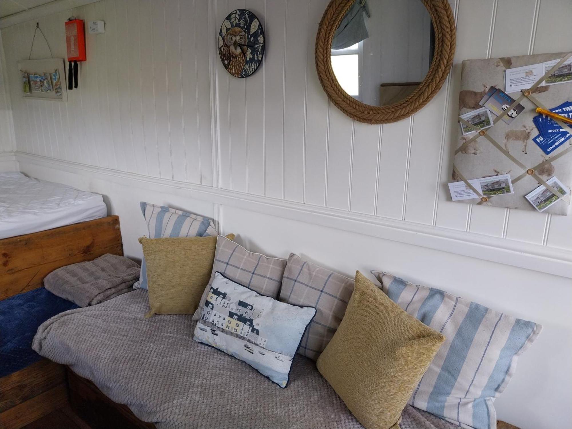 Meadowbeck - Shepherd Huts Fylingdales Экстерьер фото