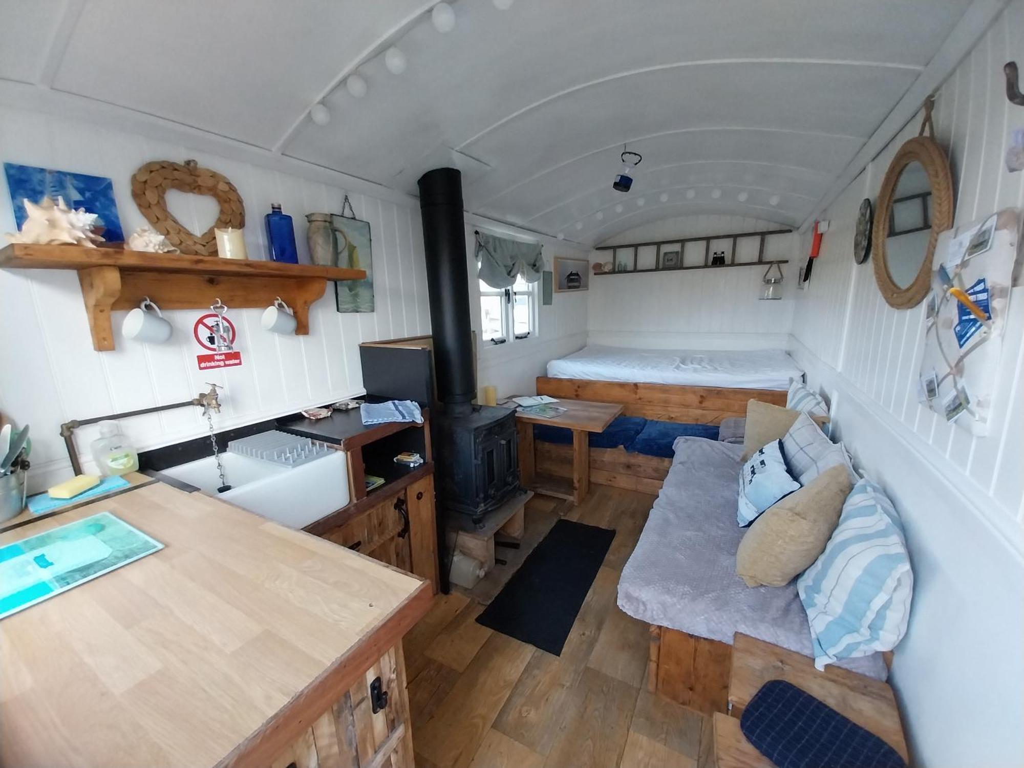Meadowbeck - Shepherd Huts Fylingdales Экстерьер фото