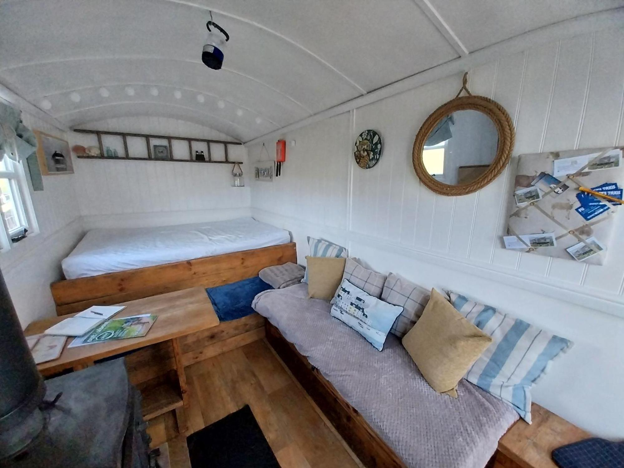 Meadowbeck - Shepherd Huts Fylingdales Экстерьер фото