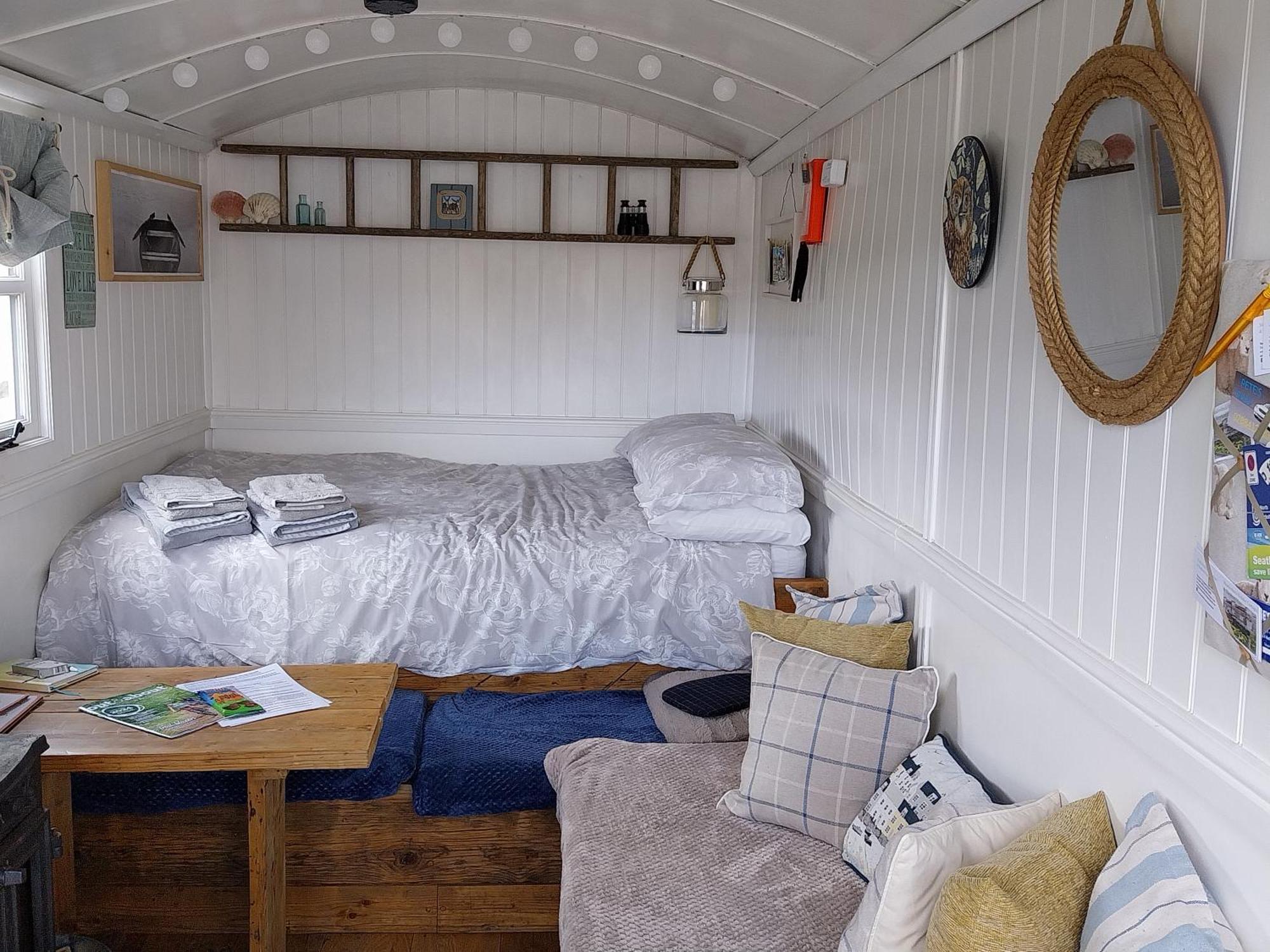 Meadowbeck - Shepherd Huts Fylingdales Экстерьер фото