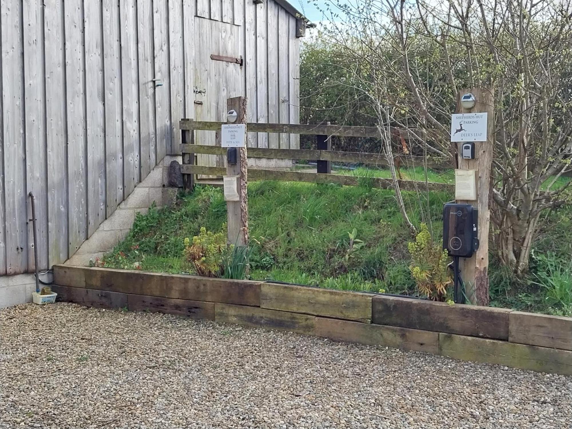 Meadowbeck - Shepherd Huts Fylingdales Экстерьер фото