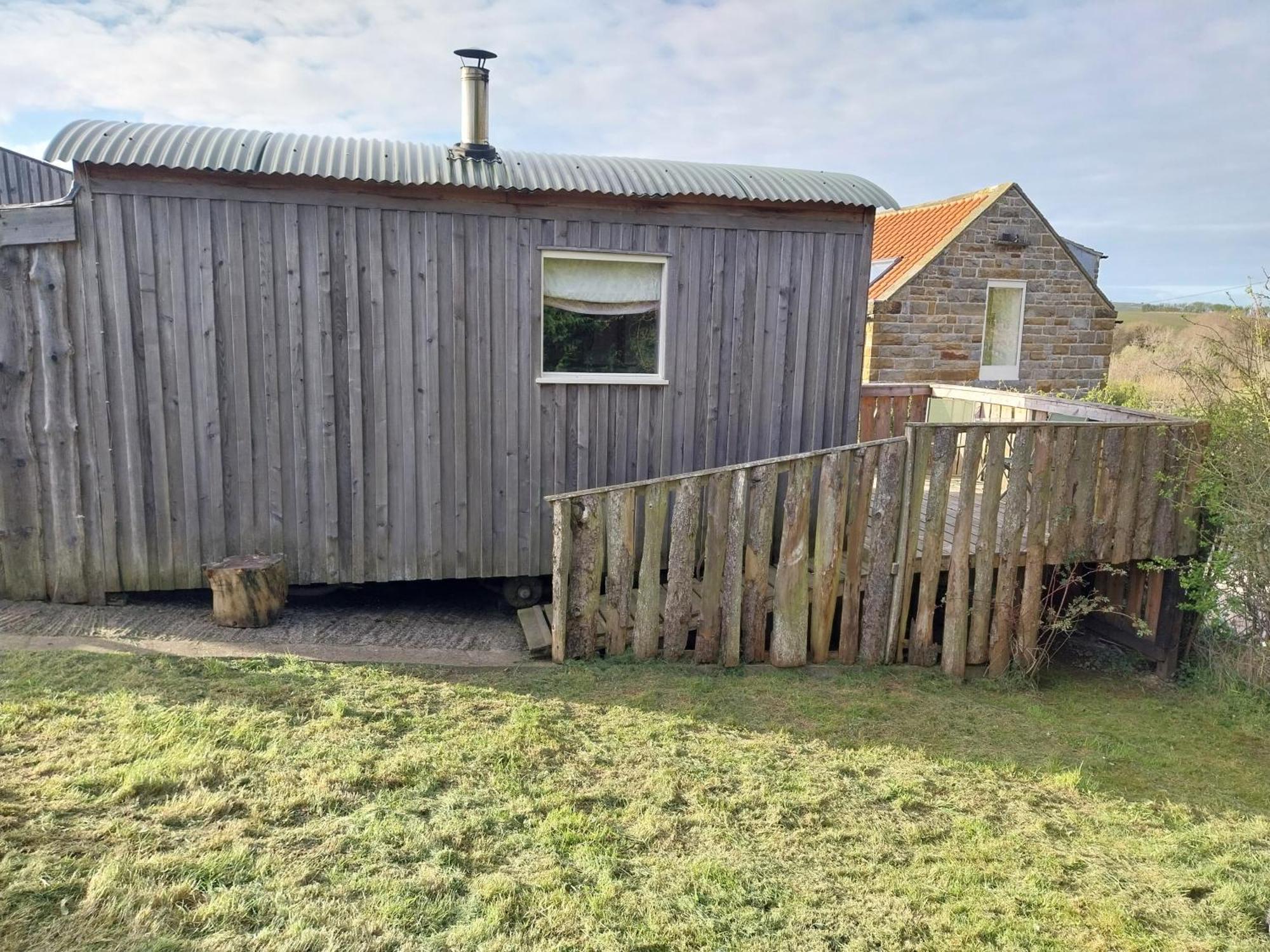 Meadowbeck - Shepherd Huts Fylingdales Экстерьер фото