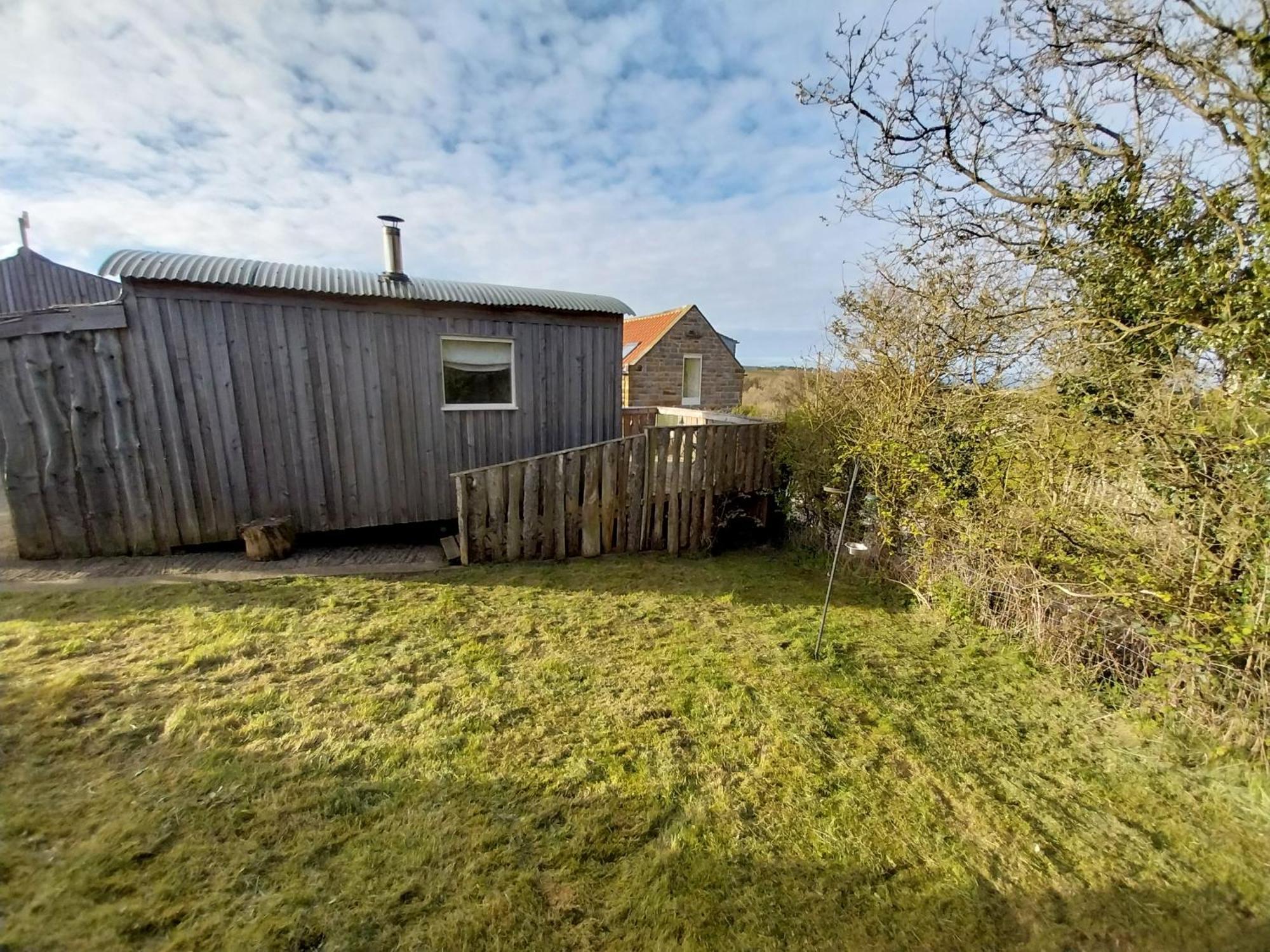 Meadowbeck - Shepherd Huts Fylingdales Экстерьер фото