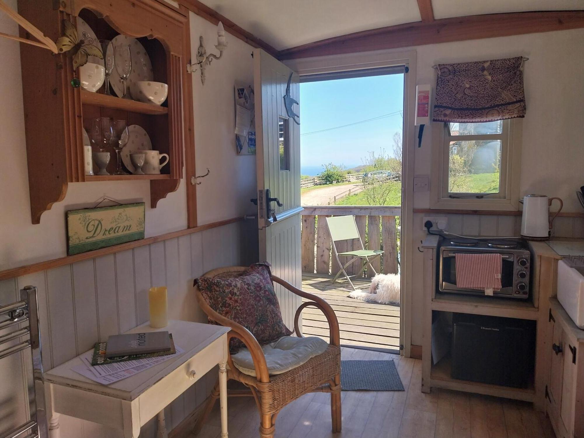 Meadowbeck - Shepherd Huts Fylingdales Экстерьер фото