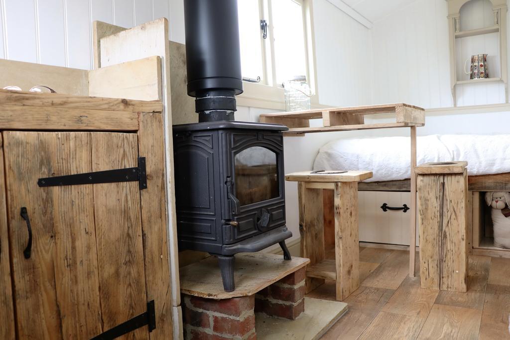 Meadowbeck - Shepherd Huts Fylingdales Экстерьер фото