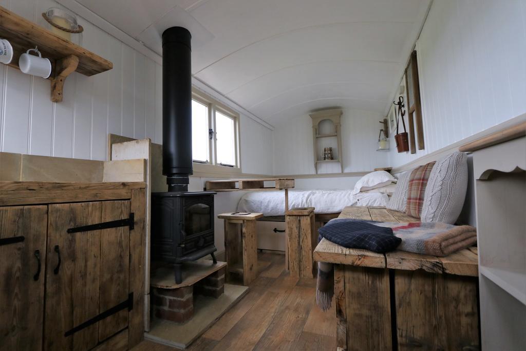 Meadowbeck - Shepherd Huts Fylingdales Экстерьер фото
