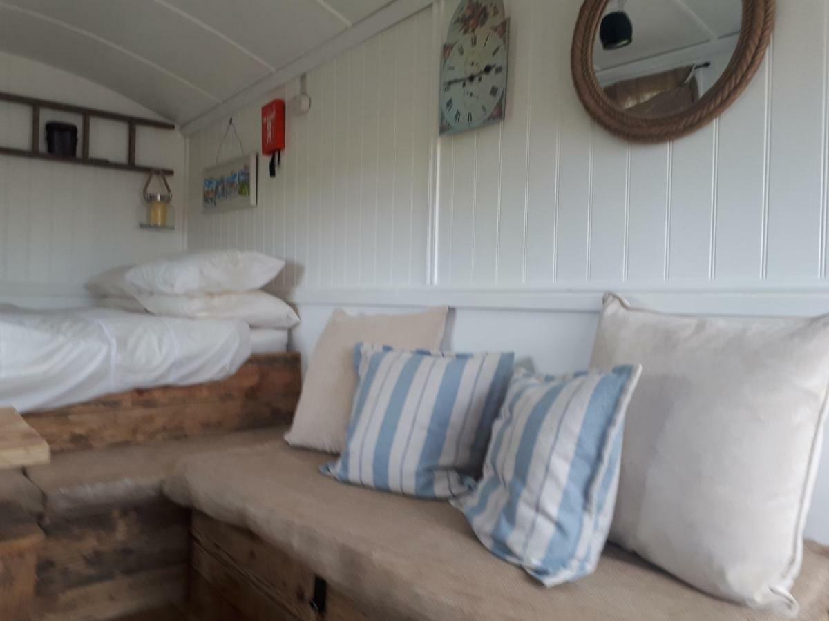 Meadowbeck - Shepherd Huts Fylingdales Экстерьер фото