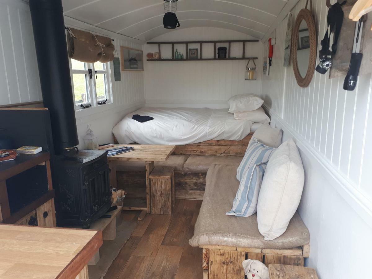 Meadowbeck - Shepherd Huts Fylingdales Экстерьер фото