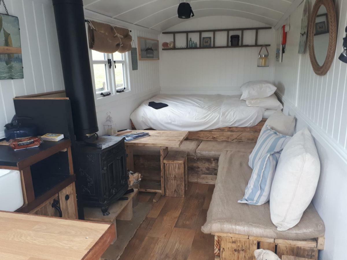 Meadowbeck - Shepherd Huts Fylingdales Экстерьер фото
